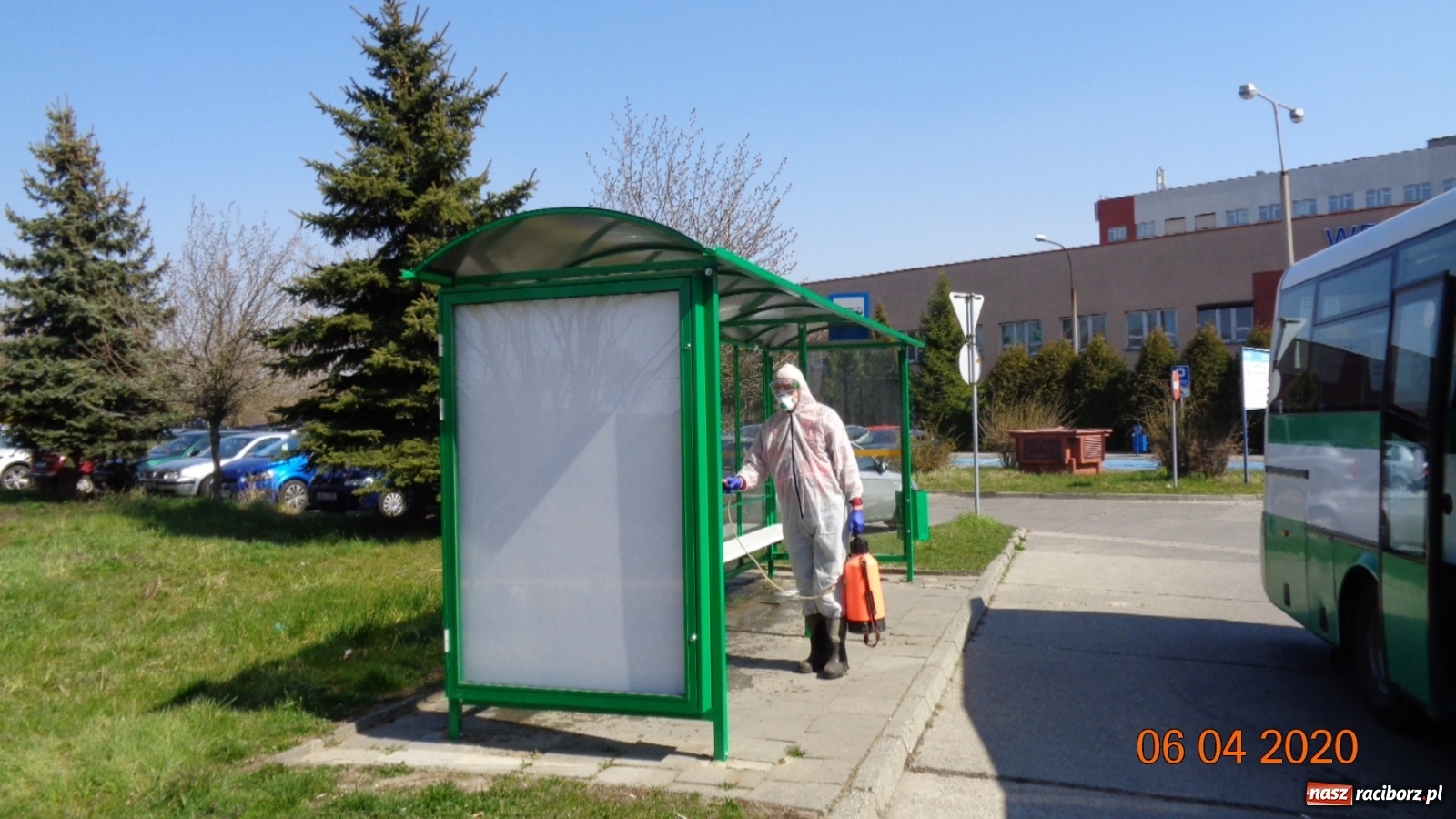 Zdjęcie w galerii na portalu naszraciborz.pl: PK dezynfekuje przystanki i pracuje nad nowym rozkładem jazdy autobusów  wiadomości z regionu