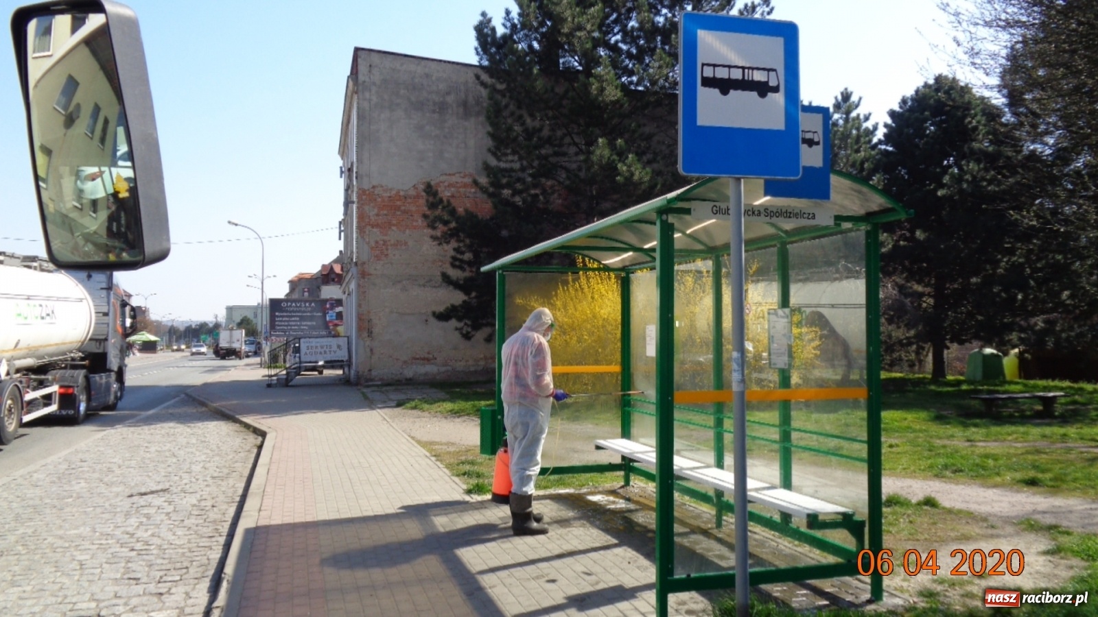 Zdjęcie w galerii na portalu naszraciborz.pl: PK dezynfekuje przystanki i pracuje nad nowym rozkładem jazdy autobusów  wiadomości z regionu