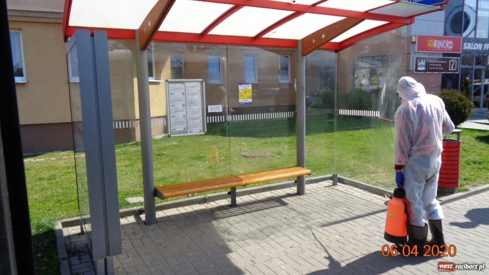 Zdjęcie w galerii na portalu naszraciborz.pl: PK dezynfekuje przystanki i pracuje nad nowym rozkładem jazdy autobusów  wiadomości z regionu