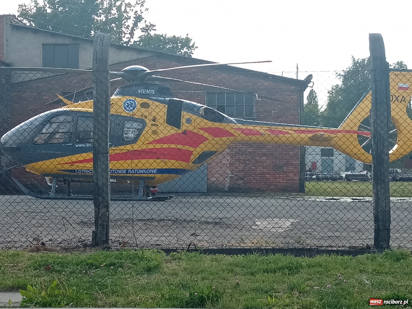 Zdjęcie w galerii na portalu naszraciborz.pl: Śmigłowiec LPR lądował na ul. Stalowej [FOTO i WIDEO] wiadomości z regionu