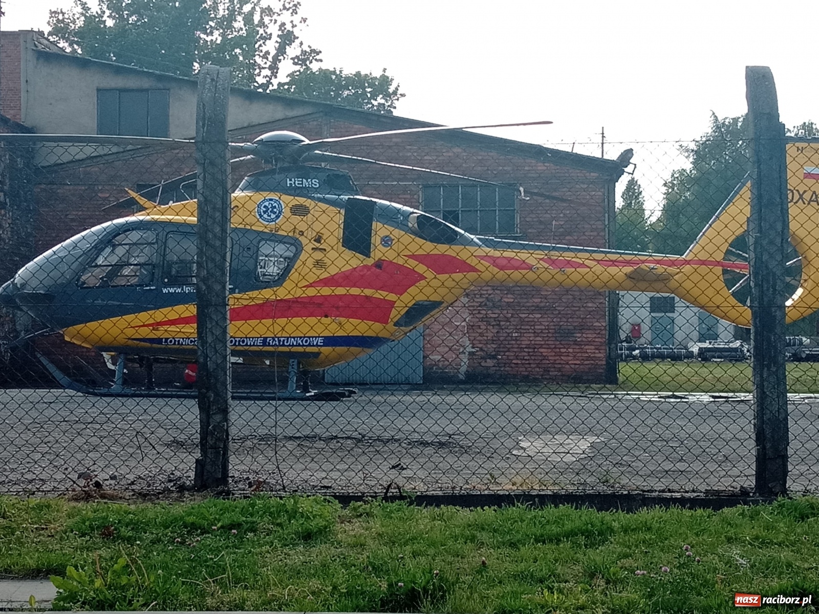 Zdjęcie w galerii na portalu naszraciborz.pl: Śmigłowiec LPR lądował na ul. Stalowej [FOTO i WIDEO] wiadomości z regionu