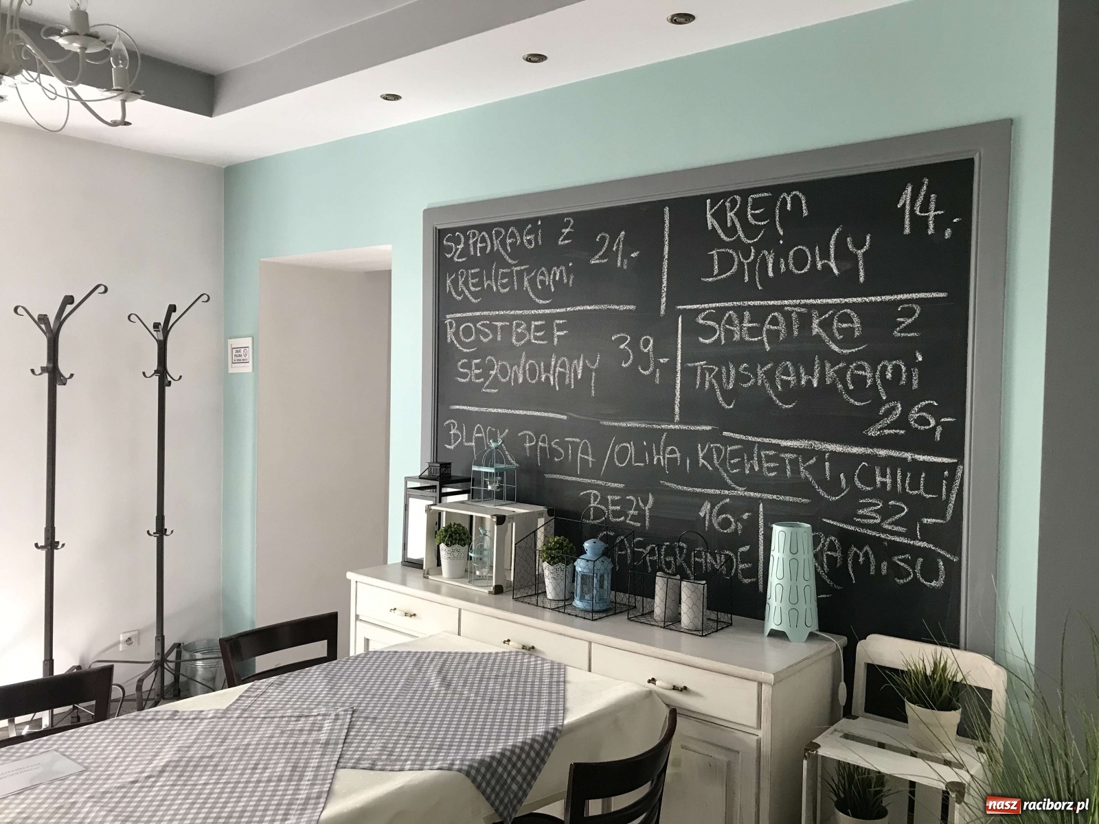 Zdjęcie w galerii na portalu naszraciborz.pl: Raciborska starówka wraca do życia. Gastronomia czeka na gości [FOTO] wiadomości z regionu