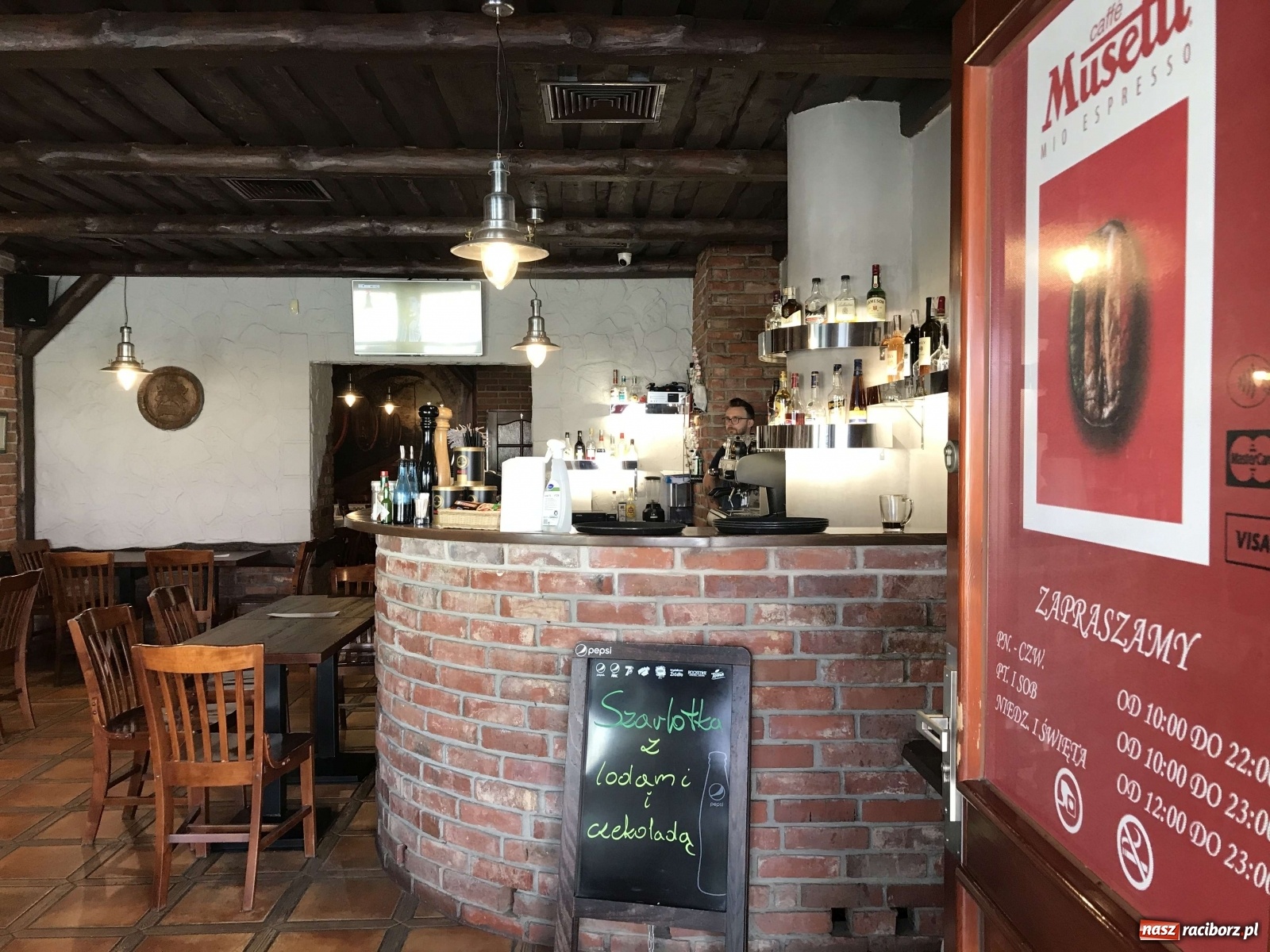 Zdjęcie w galerii na portalu naszraciborz.pl: Raciborska starówka wraca do życia. Gastronomia czeka na gości [FOTO] wiadomości z regionu