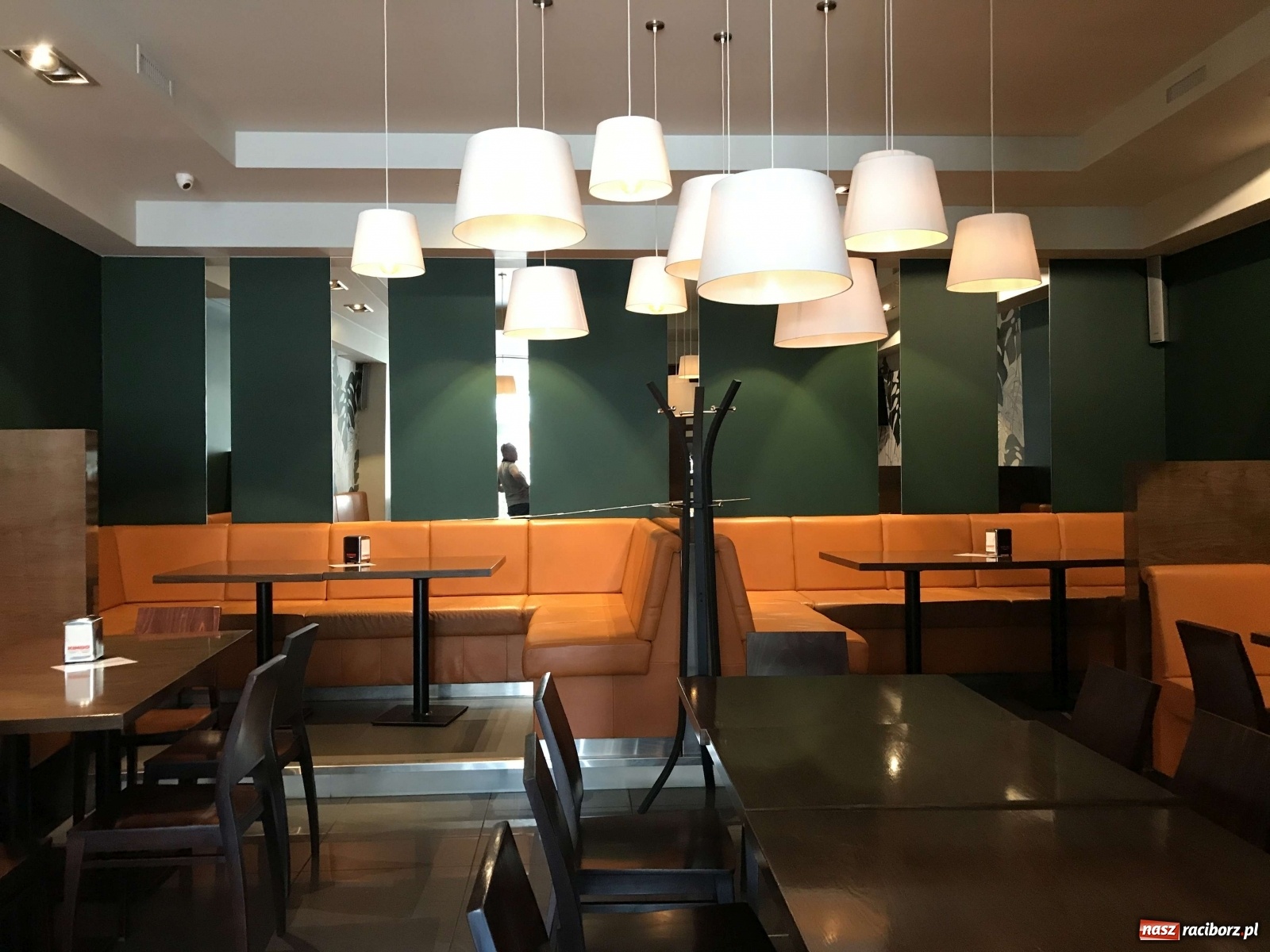 Zdjęcie w galerii na portalu naszraciborz.pl: Raciborska starówka wraca do życia. Gastronomia czeka na gości [FOTO] wiadomości z regionu