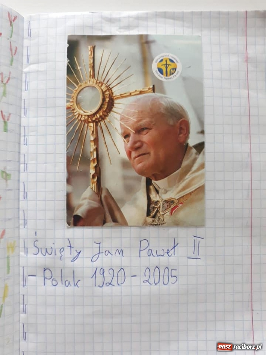 Zdjęcie w galerii na portalu naszraciborz.pl: Uczniowie ZSS uczcili setną rocznicę urodzin Papieża Polaka wiadomości z regionu