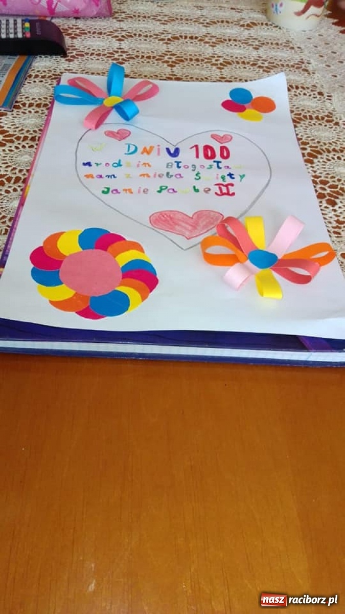 Zdjęcie w galerii na portalu naszraciborz.pl: Uczniowie ZSS uczcili setną rocznicę urodzin Papieża Polaka wiadomości z regionu