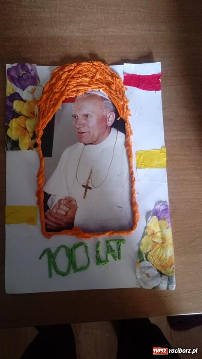Zdjęcie w galerii na portalu naszraciborz.pl: Uczniowie ZSS uczcili setną rocznicę urodzin Papieża Polaka wiadomości z regionu