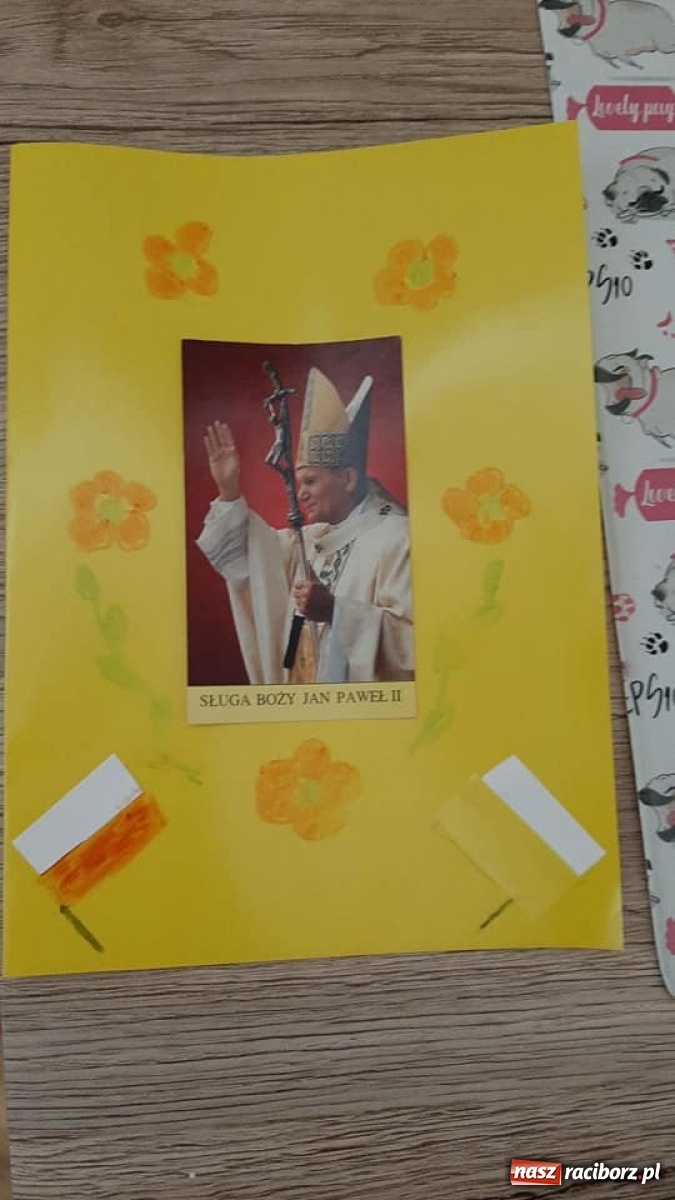 Zdjęcie w galerii na portalu naszraciborz.pl: Uczniowie ZSS uczcili setną rocznicę urodzin Papieża Polaka wiadomości z regionu