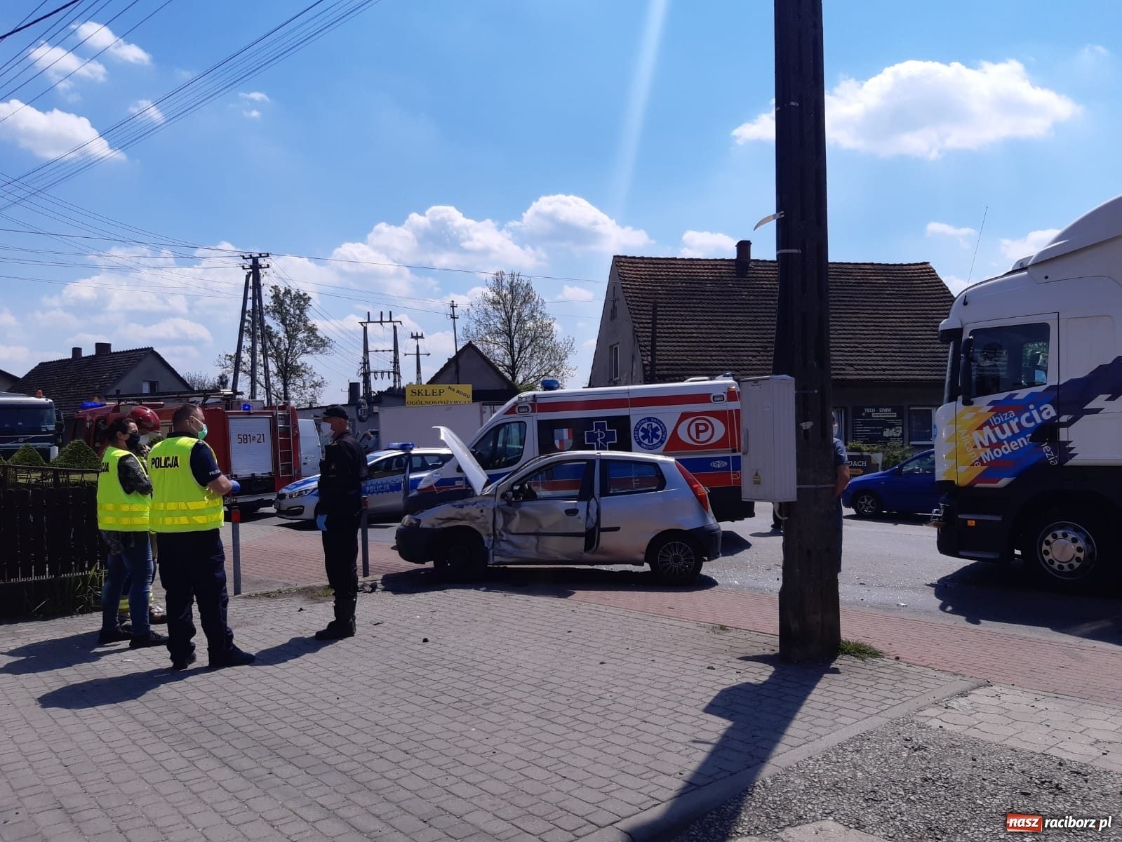 Zdjęcie w galerii na portalu naszraciborz.pl: Groźny wypadek na trasie Racibórz-Gliwice  wiadomości z regionu