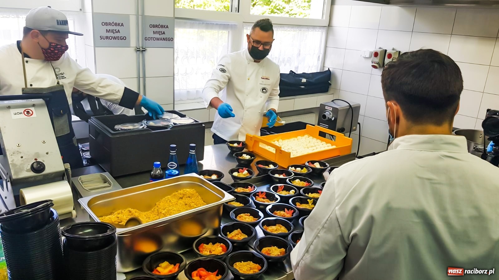 Zdjęcie w galerii na portalu naszraciborz.pl: Najlepsi kucharze z całej Polski szykują posiłki dla kadry szpitala wiadomości z regionu