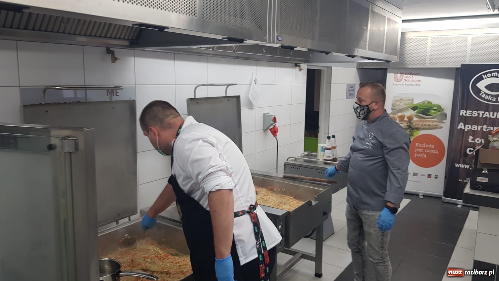 Zdjęcie w galerii na portalu naszraciborz.pl: Najlepsi kucharze z całej Polski szykują posiłki dla kadry szpitala wiadomości z regionu