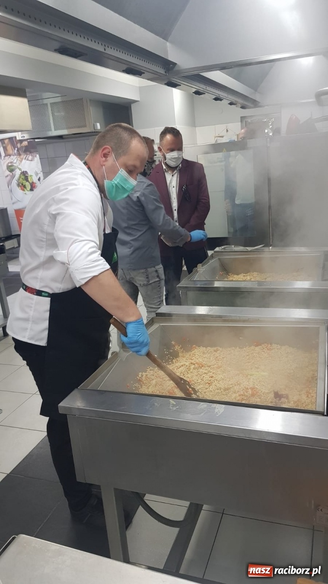 Zdjęcie w galerii na portalu naszraciborz.pl: Najlepsi kucharze z całej Polski szykują posiłki dla kadry szpitala wiadomości z regionu