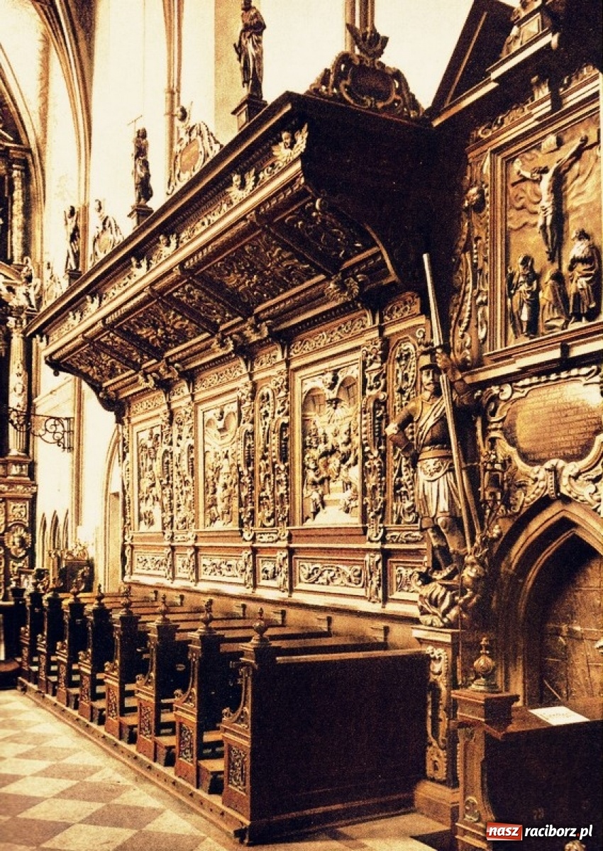 Zdjęcie w galerii na portalu naszraciborz.pl: Przedwojenny Ratibor w kolorze. Jak naprawdę wyglądały stalle w kościele farnym wiadomości z regionu