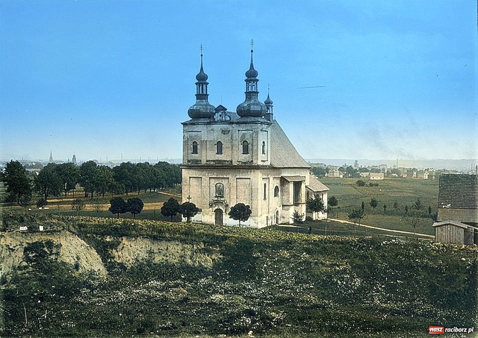 Zdjęcie w galerii na portalu naszraciborz.pl: Przedwojenny Ratibor w kolorze. Jak naprawdę wyglądały stalle w kościele farnym wiadomości z regionu