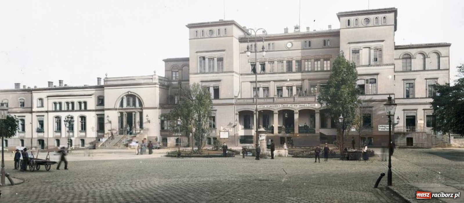 Zdjęcie w galerii na portalu naszraciborz.pl: Przedwojenny Ratibor w kolorze. Jak naprawdę wyglądały stalle w kościele farnym wiadomości z regionu