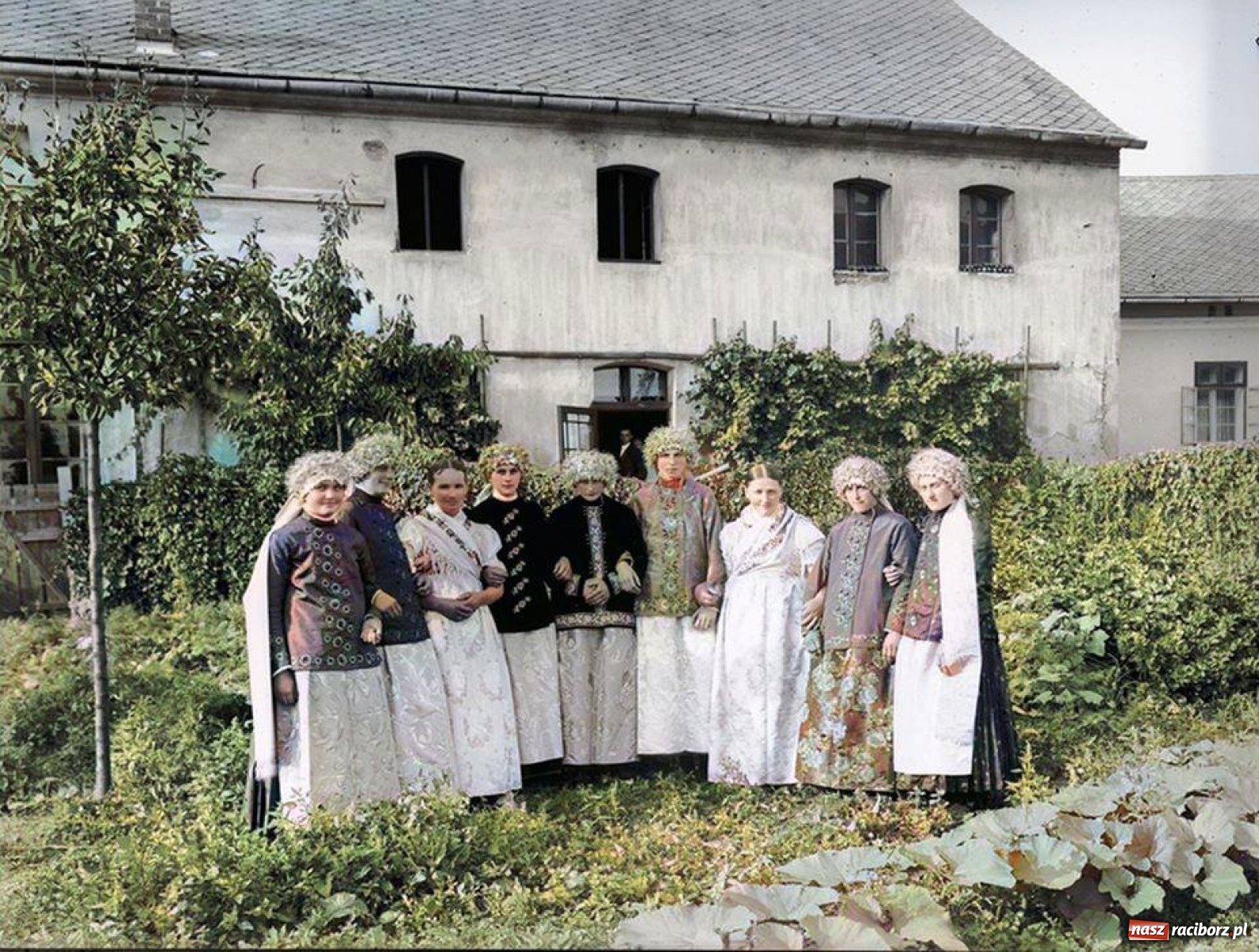 Zdjęcie w galerii na portalu naszraciborz.pl: Przedwojenny Ratibor w kolorze. Jak naprawdę wyglądały stalle w kościele farnym wiadomości z regionu