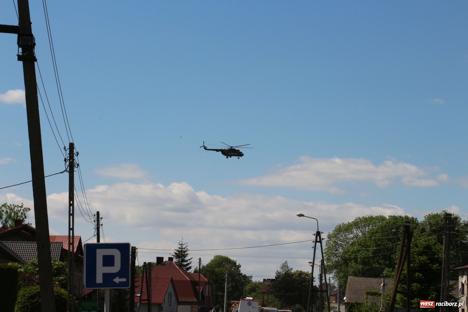 Zdjęcie w galerii na portalu naszraciborz.pl: Wojskowy śmigłowiec nad Raciborzem. Mamy wyjaśnienie MON-u  wiadomości z regionu