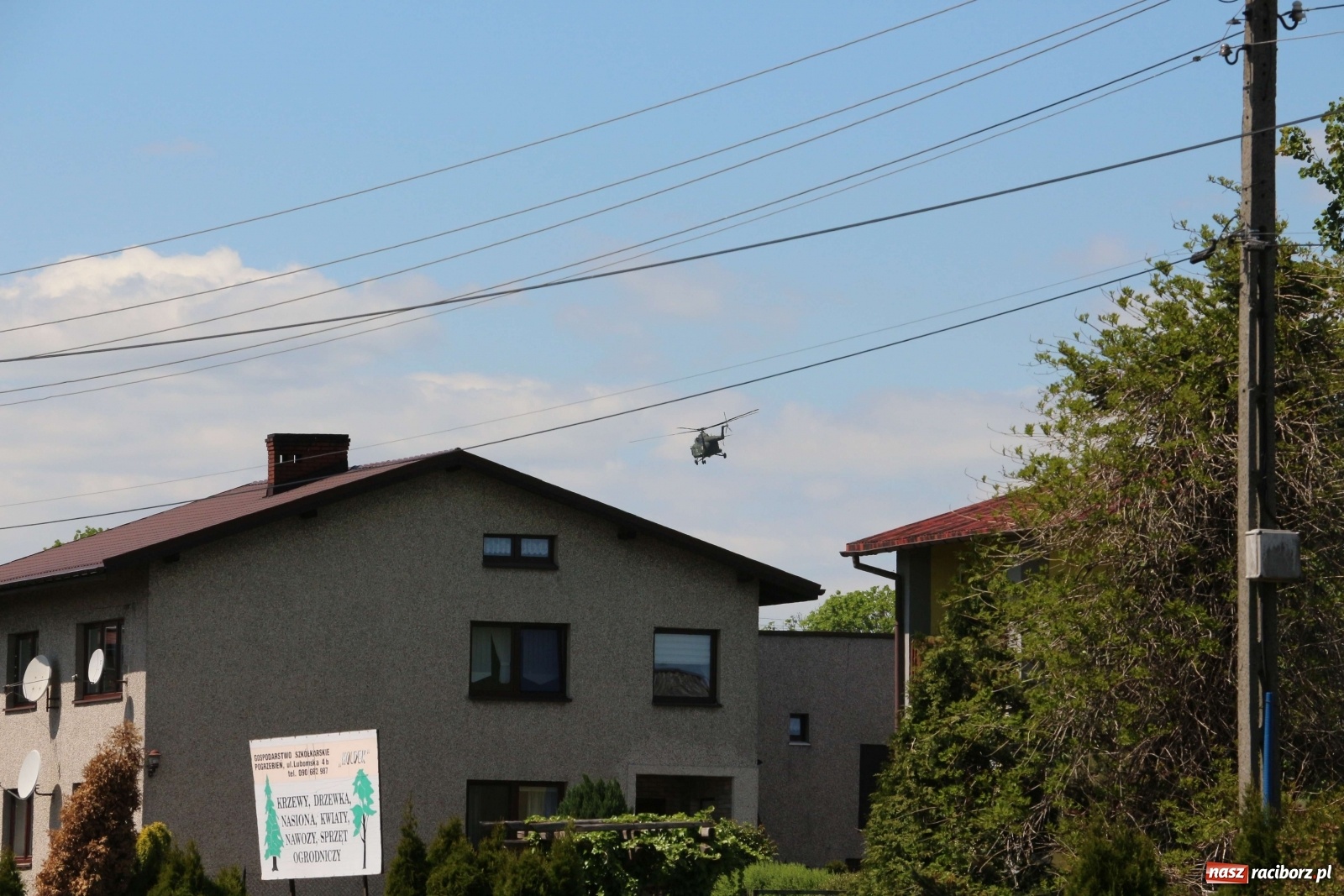 Zdjęcie w galerii na portalu naszraciborz.pl: Wojskowy śmigłowiec nad Raciborzem. Mamy wyjaśnienie MON-u  wiadomości z regionu