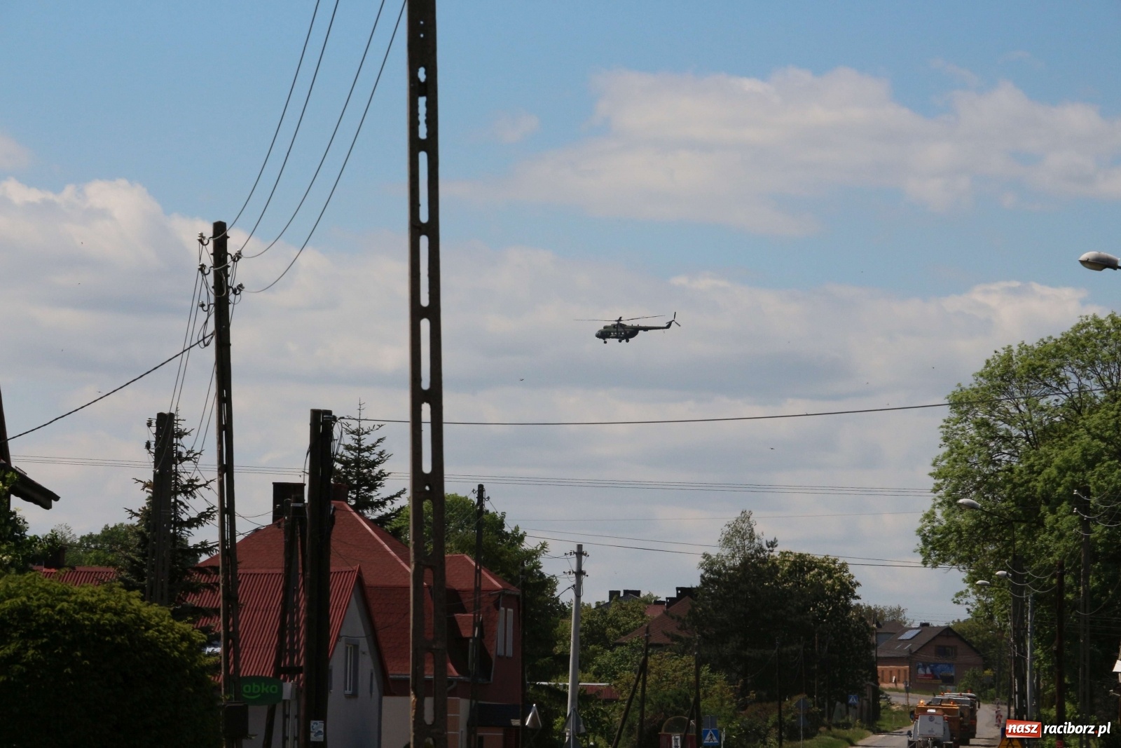 Zdjęcie w galerii na portalu naszraciborz.pl: Wojskowy śmigłowiec nad Raciborzem. Mamy wyjaśnienie MON-u  wiadomości z regionu