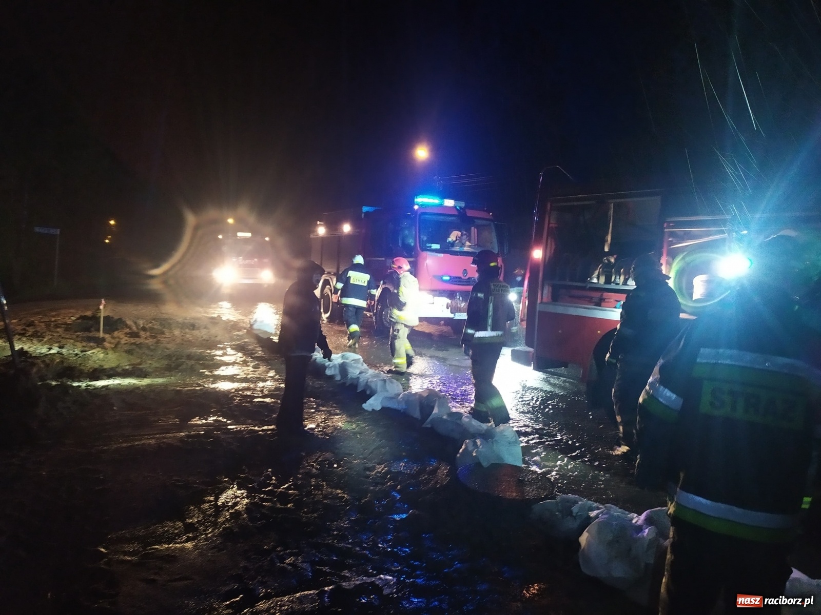 Zdjęcie w galerii na portalu naszraciborz.pl: Ulewa spowodowała zalanie dwóch domostw w Rzuchowie  wiadomości z regionu