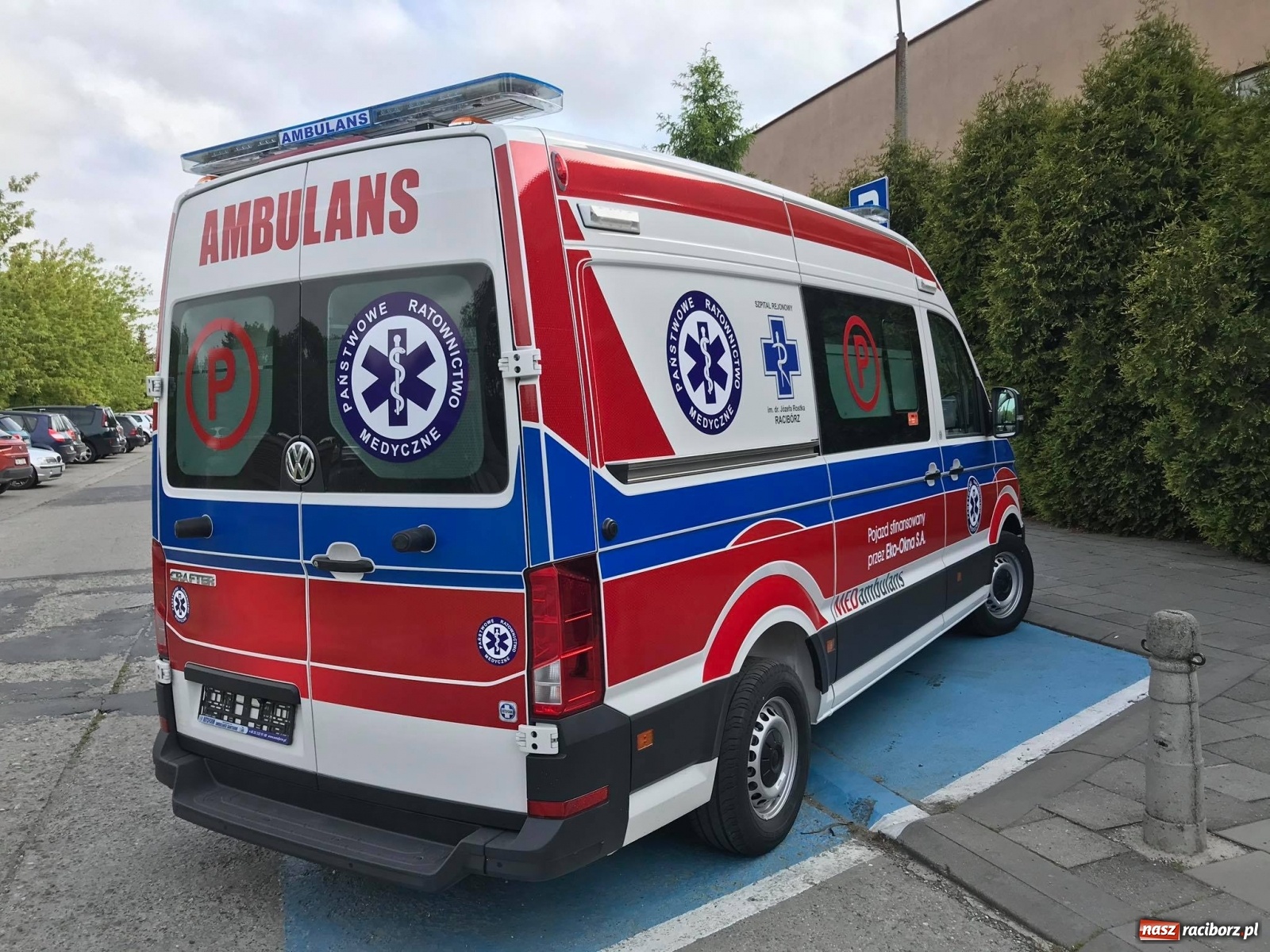 Zdjęcie w galerii na portalu naszraciborz.pl: Karetka Eko-Okien dotarła do raciborskiego szpitala wiadomości z regionu
