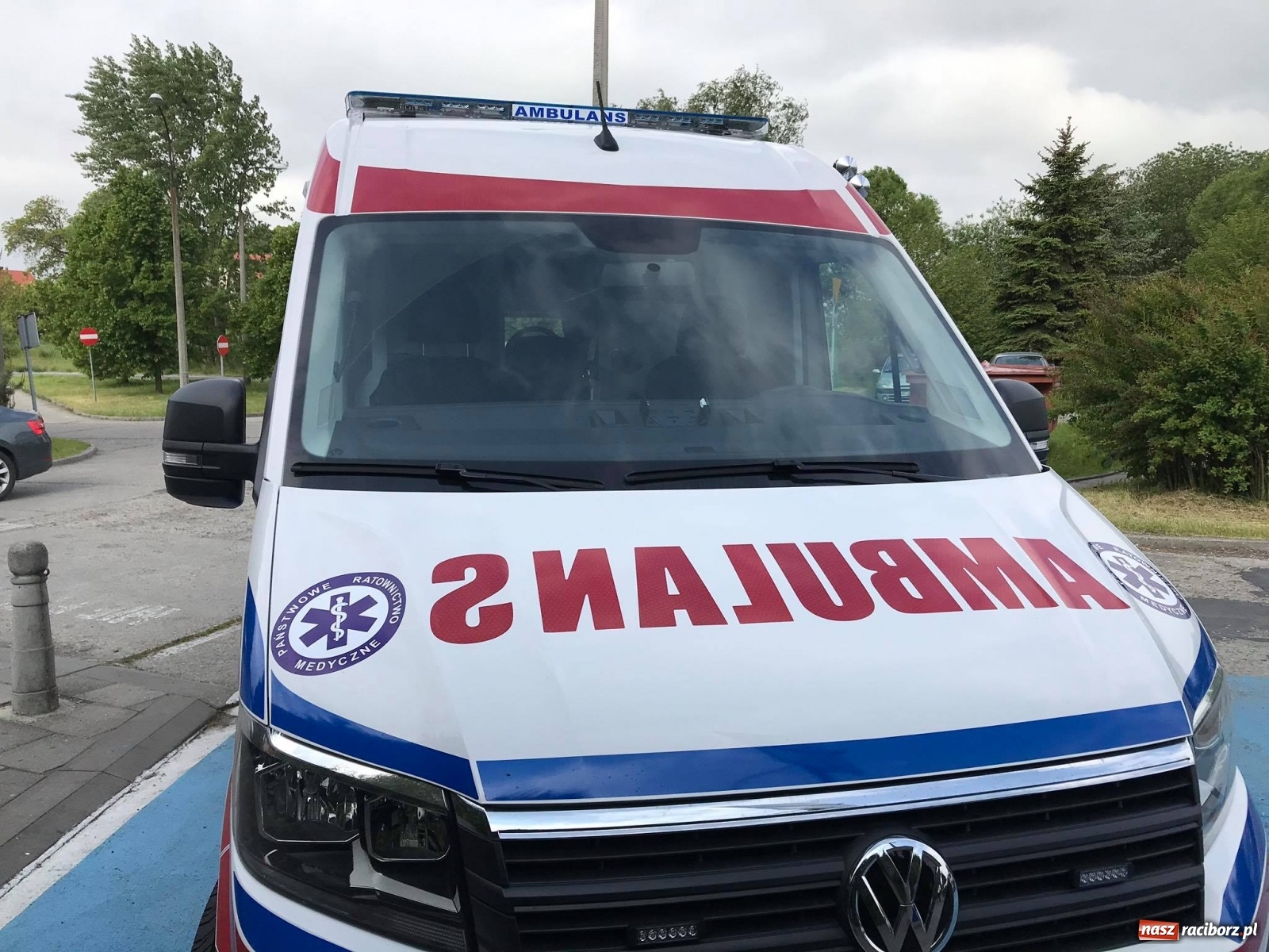 Zdjęcie w galerii na portalu naszraciborz.pl: Karetka Eko-Okien dotarła do raciborskiego szpitala wiadomości z regionu