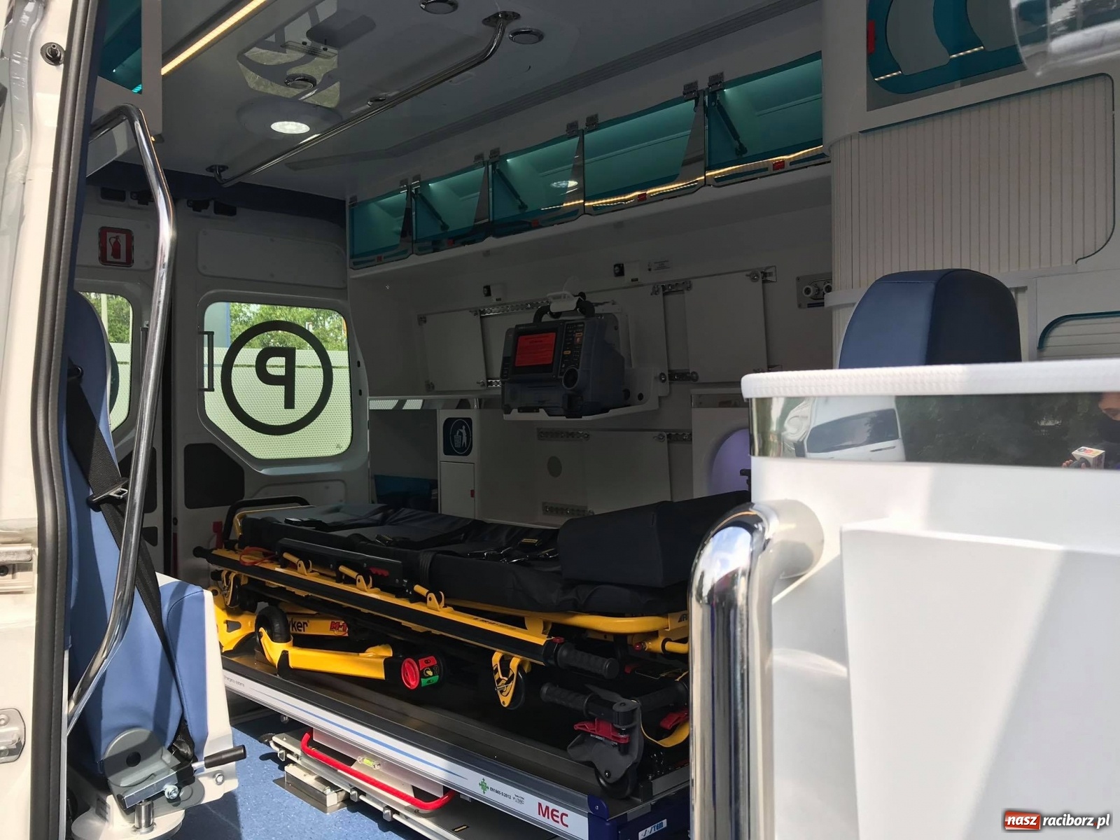 Zdjęcie w galerii na portalu naszraciborz.pl: Karetka Eko-Okien dotarła do raciborskiego szpitala wiadomości z regionu