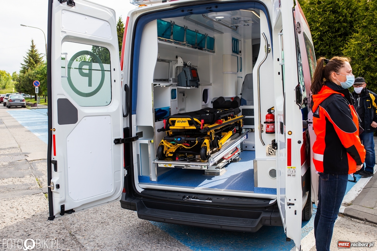 Zdjęcie w galerii na portalu naszraciborz.pl: Karetka Eko-Okien dotarła do raciborskiego szpitala wiadomości z regionu