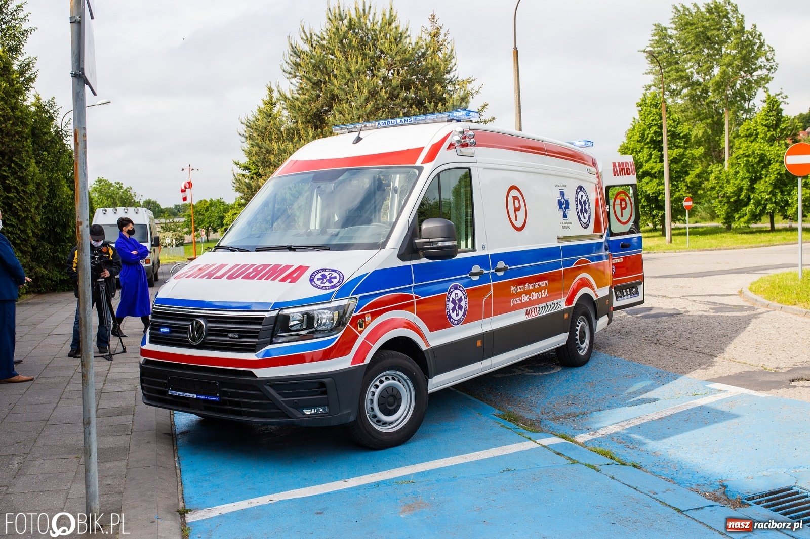 Zdjęcie w galerii na portalu naszraciborz.pl: Karetka Eko-Okien dotarła do raciborskiego szpitala wiadomości z regionu