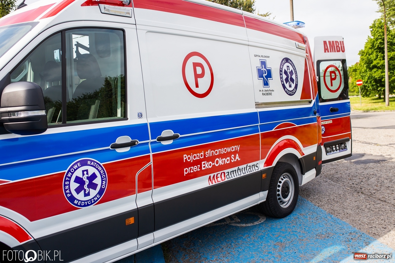 Zdjęcie w galerii na portalu naszraciborz.pl: Karetka Eko-Okien dotarła do raciborskiego szpitala wiadomości z regionu