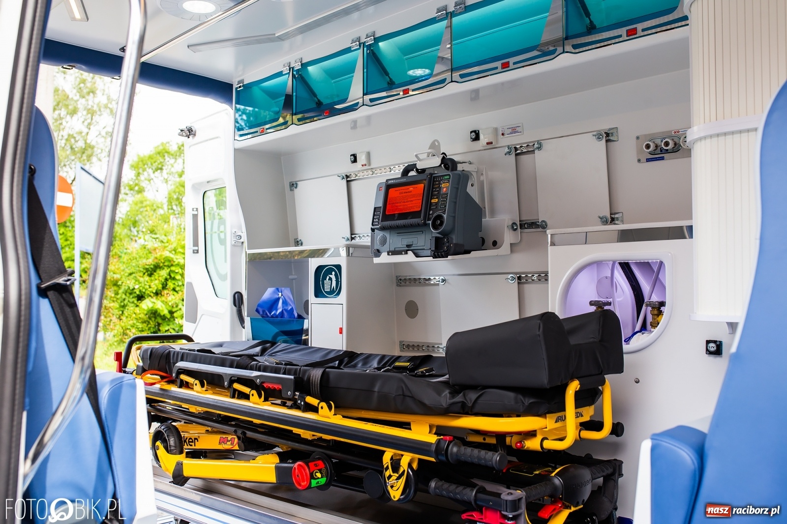 Zdjęcie w galerii na portalu naszraciborz.pl: Karetka Eko-Okien dotarła do raciborskiego szpitala wiadomości z regionu