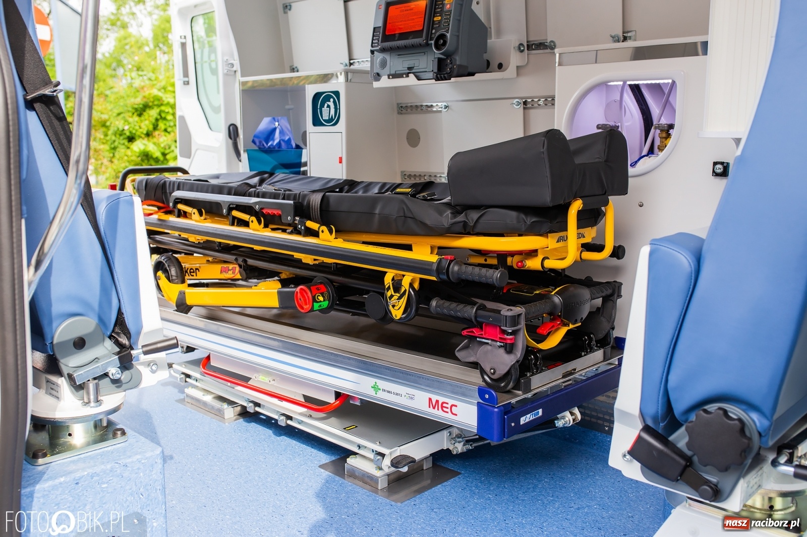 Zdjęcie w galerii na portalu naszraciborz.pl: Karetka Eko-Okien dotarła do raciborskiego szpitala wiadomości z regionu