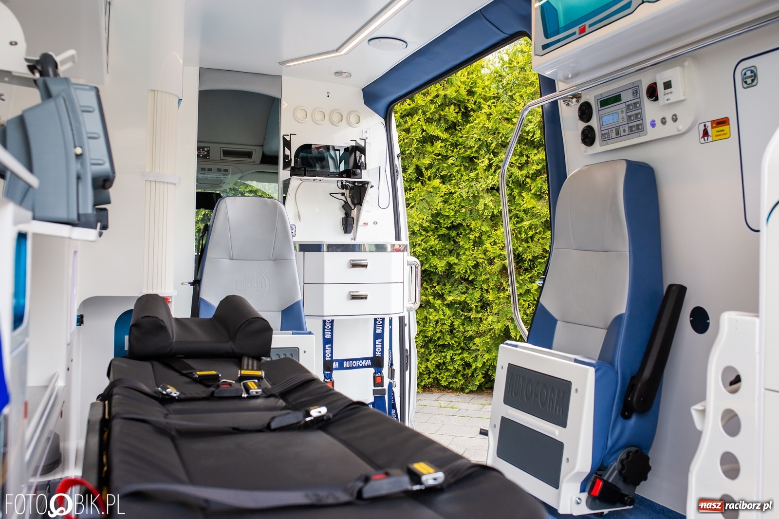 Zdjęcie w galerii na portalu naszraciborz.pl: Karetka Eko-Okien dotarła do raciborskiego szpitala wiadomości z regionu