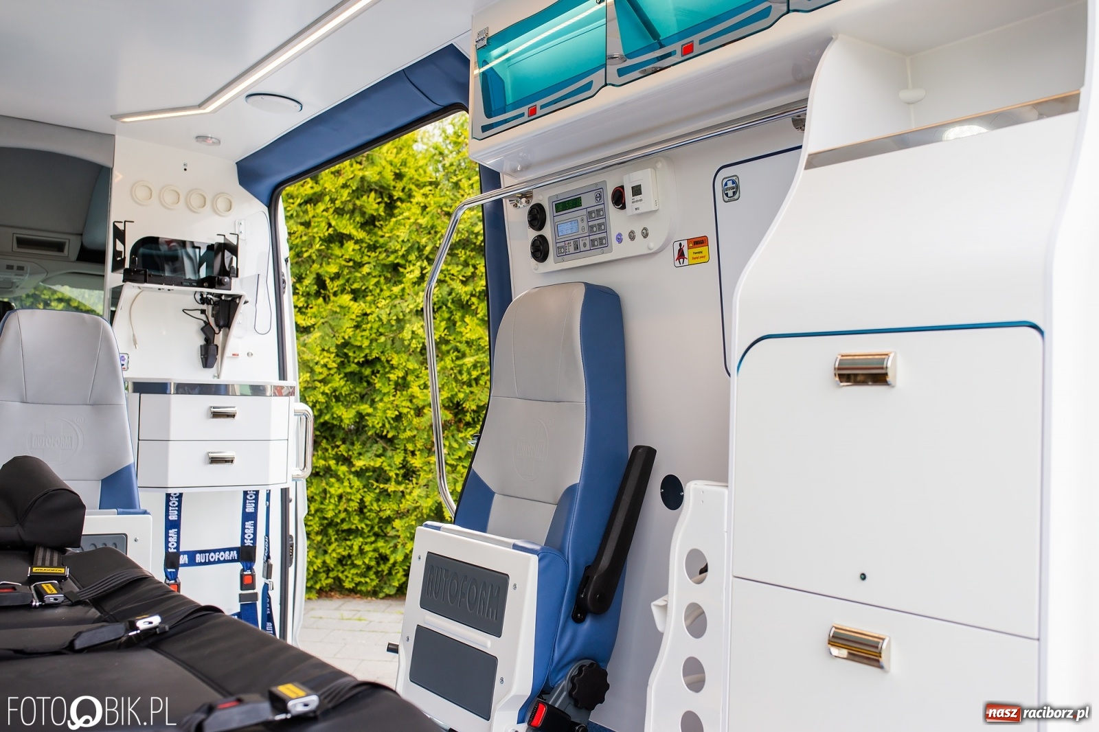 Zdjęcie w galerii na portalu naszraciborz.pl: Karetka Eko-Okien dotarła do raciborskiego szpitala wiadomości z regionu