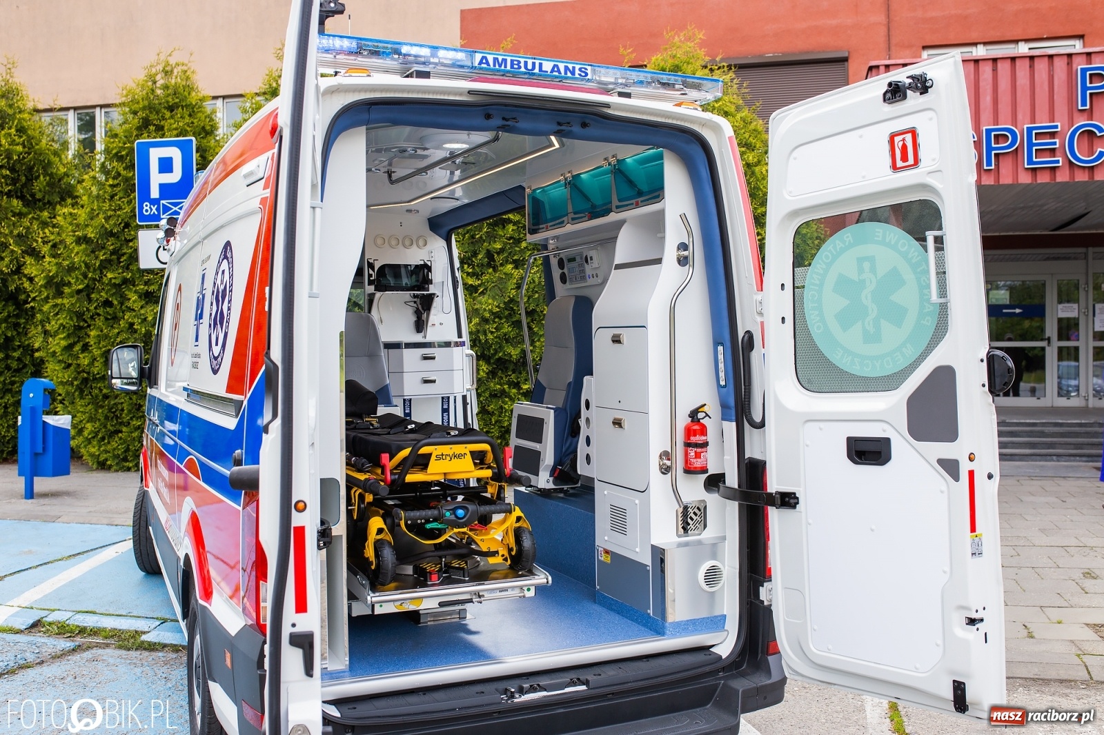 Zdjęcie w galerii na portalu naszraciborz.pl: Karetka Eko-Okien dotarła do raciborskiego szpitala wiadomości z regionu