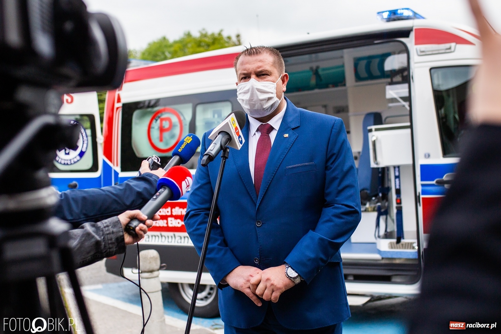Zdjęcie w galerii na portalu naszraciborz.pl: Karetka Eko-Okien dotarła do raciborskiego szpitala wiadomości z regionu