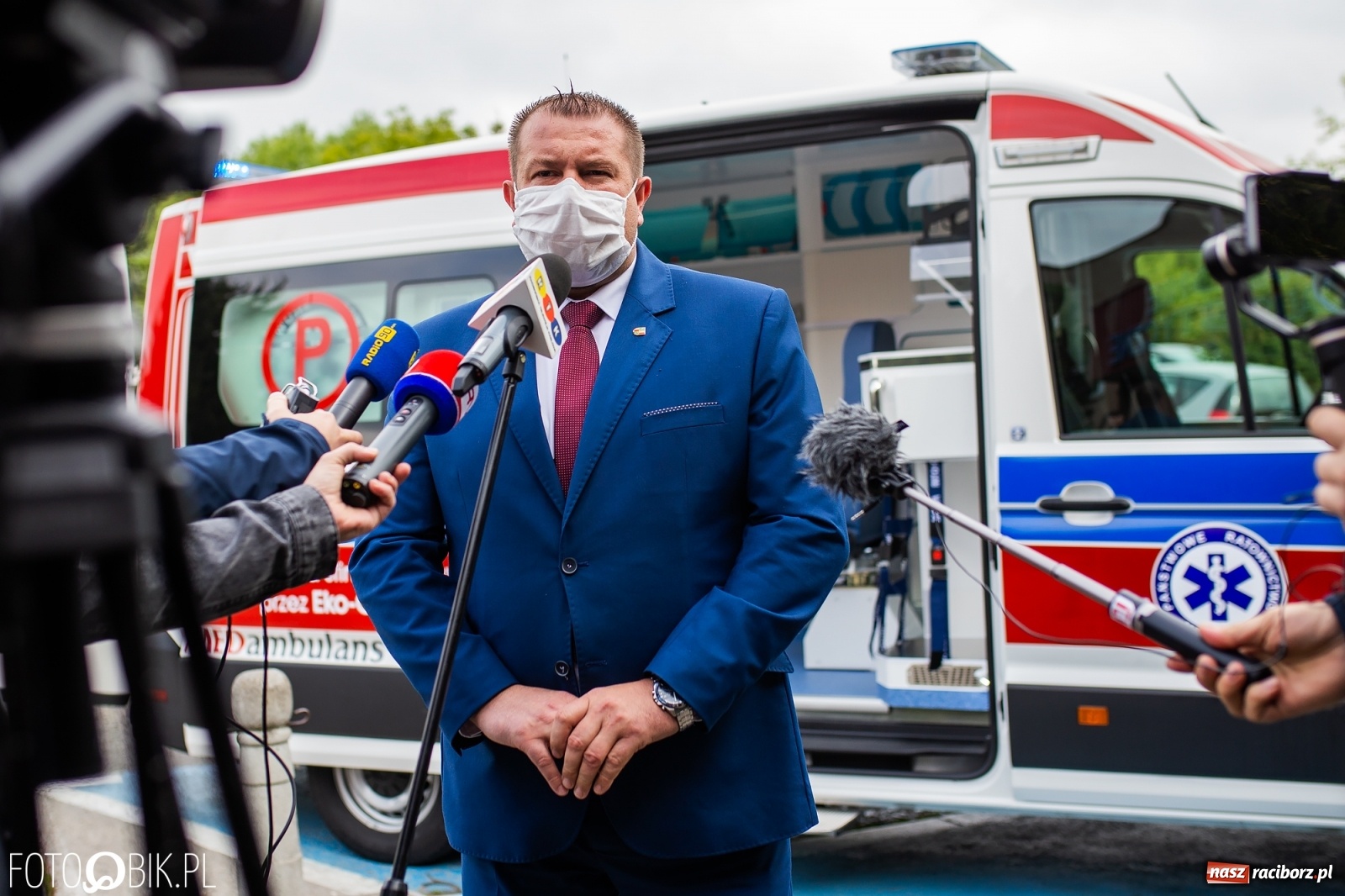 Zdjęcie w galerii na portalu naszraciborz.pl: Karetka Eko-Okien dotarła do raciborskiego szpitala wiadomości z regionu