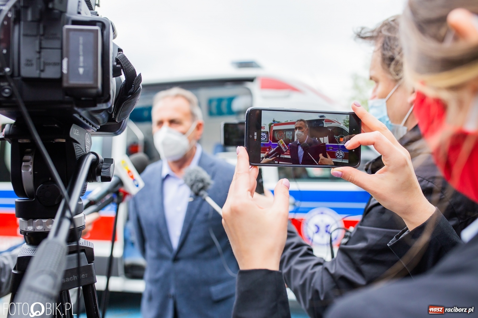 Zdjęcie w galerii na portalu naszraciborz.pl: Karetka Eko-Okien dotarła do raciborskiego szpitala wiadomości z regionu