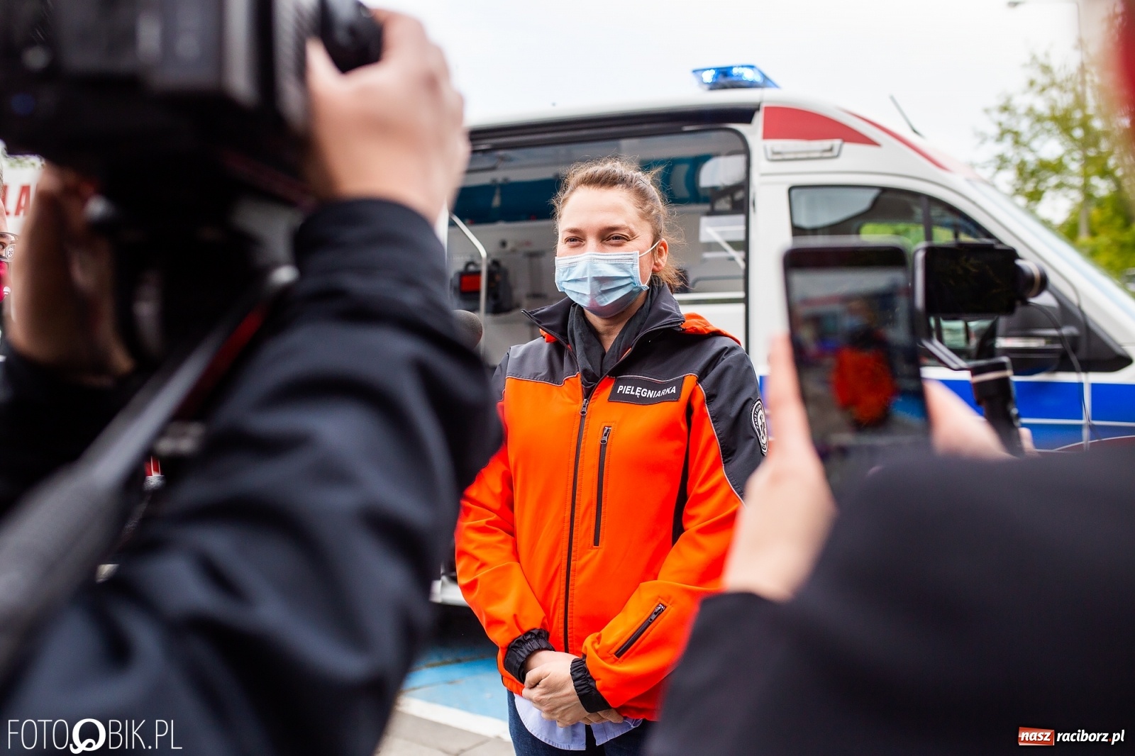 Zdjęcie w galerii na portalu naszraciborz.pl: Karetka Eko-Okien dotarła do raciborskiego szpitala wiadomości z regionu