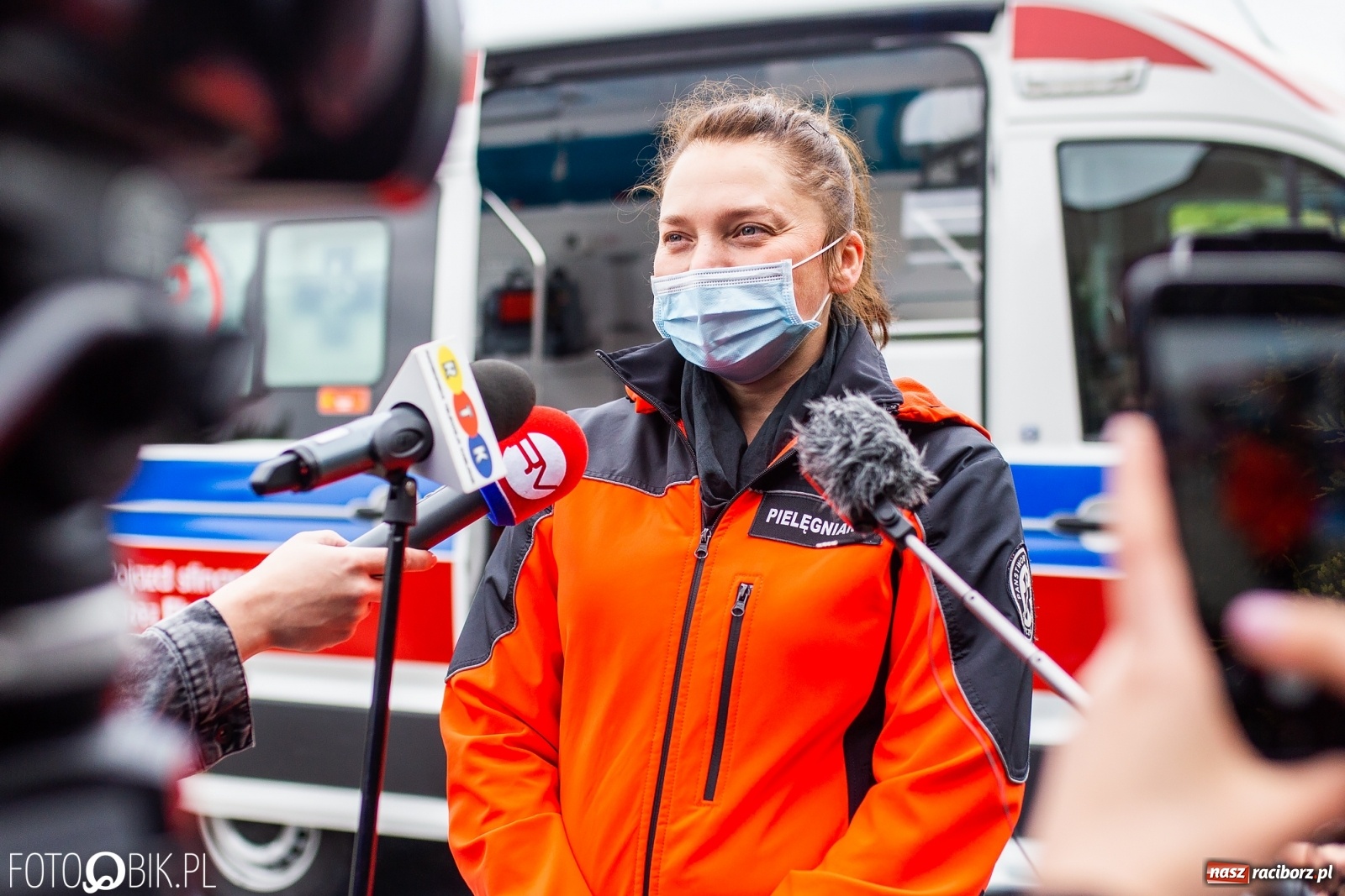 Zdjęcie w galerii na portalu naszraciborz.pl: Karetka Eko-Okien dotarła do raciborskiego szpitala wiadomości z regionu