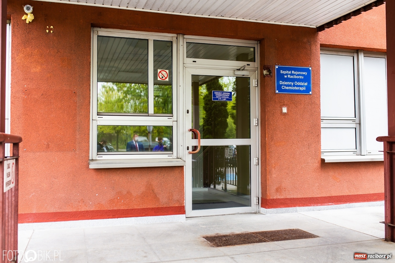 Zdjęcie w galerii na portalu naszraciborz.pl: Karetka Eko-Okien dotarła do raciborskiego szpitala wiadomości z regionu