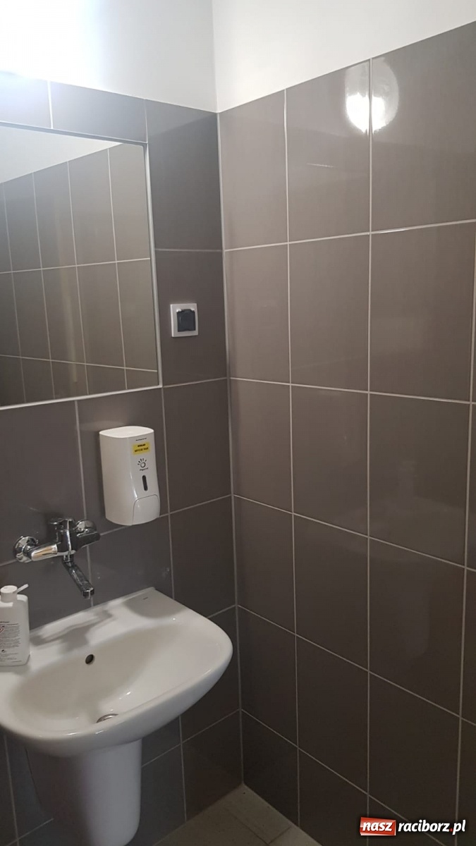 Zdjęcie w galerii na portalu naszraciborz.pl: Poradnie specjalistyczne wracają na ul. Gamowską od 1 czerwca. Zobacz wnętrza wiadomości z regionu