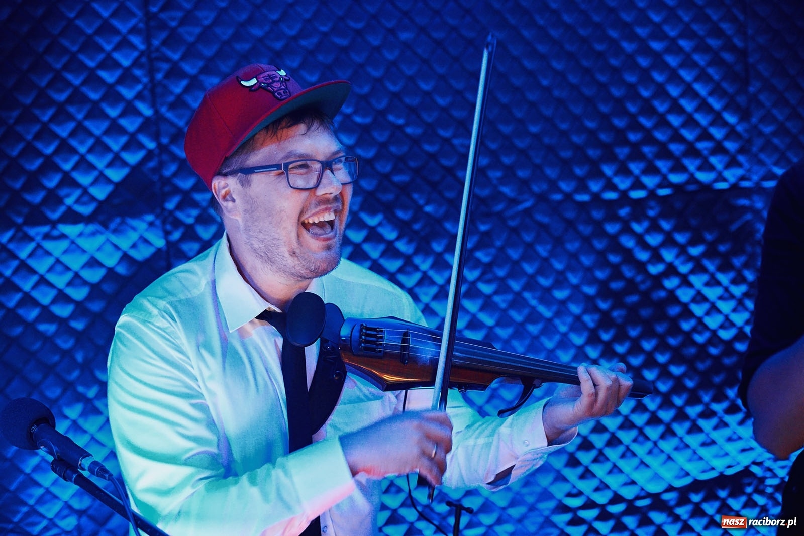 Zdjęcie w galerii na portalu naszraciborz.pl: #hot16challenge2 - RAP z Gramofonu wiadomości z regionu