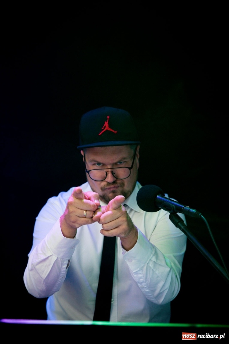 Zdjęcie w galerii na portalu naszraciborz.pl: #hot16challenge2 - RAP z Gramofonu wiadomości z regionu