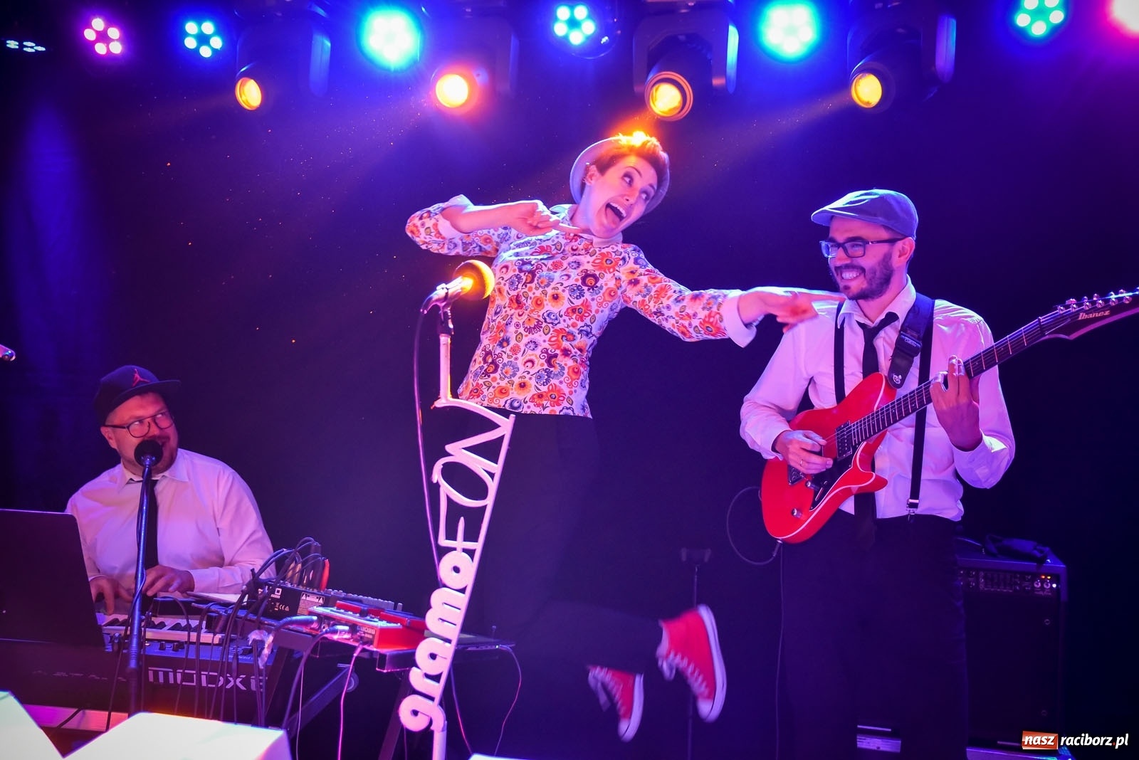 Zdjęcie w galerii na portalu naszraciborz.pl: #hot16challenge2 - RAP z Gramofonu wiadomości z regionu