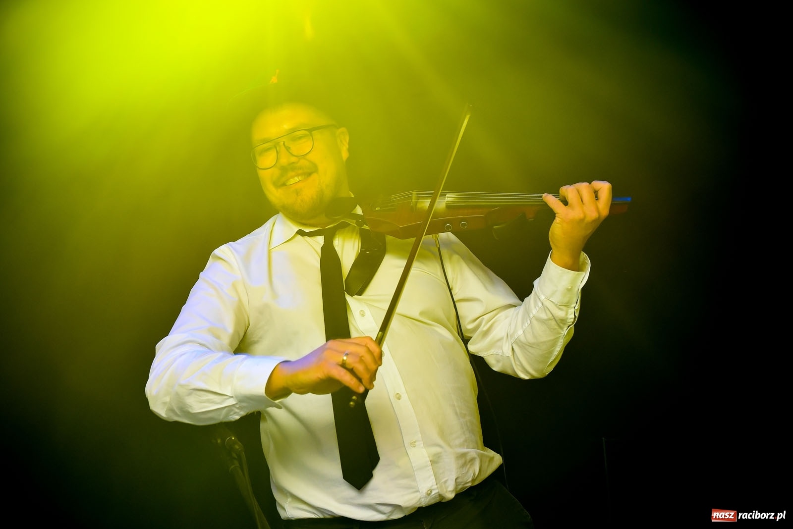 Zdjęcie w galerii na portalu naszraciborz.pl: #hot16challenge2 - RAP z Gramofonu wiadomości z regionu