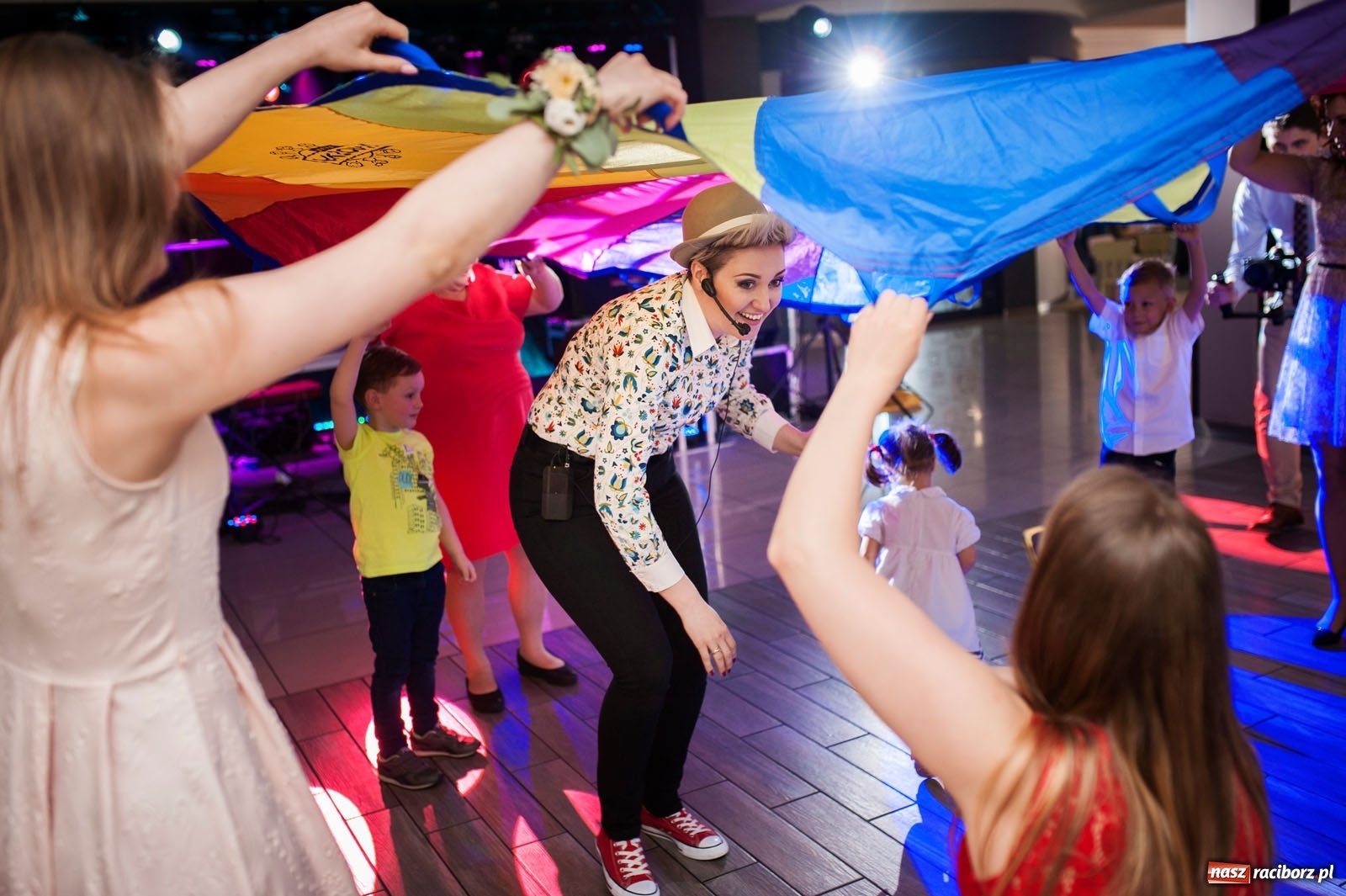 Zdjęcie w galerii na portalu naszraciborz.pl: #hot16challenge2 - RAP z Gramofonu wiadomości z regionu