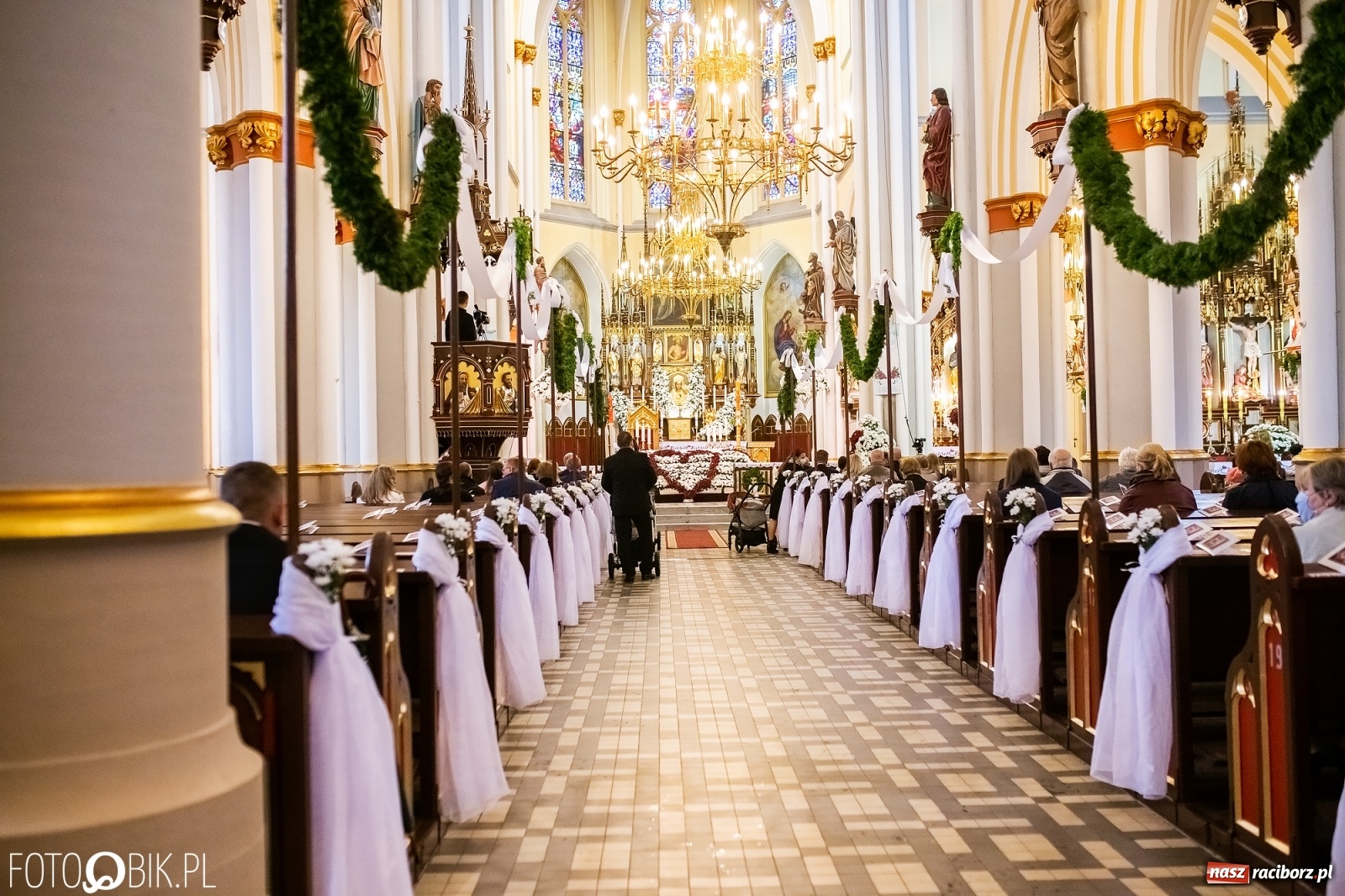 Zdjęcie w galerii na portalu naszraciborz.pl: Racibórz ma nowego kapłana. Święcenia ks. Marcina Jaśkowskiego na Ostrogu [FOTO] wiadomości z regionu