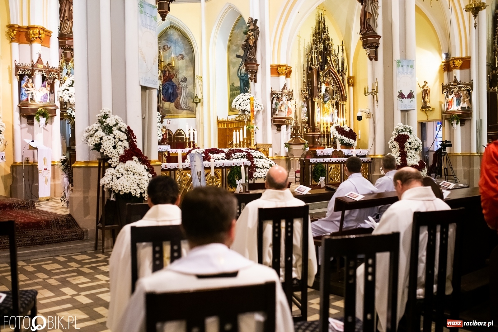 Zdjęcie w galerii na portalu naszraciborz.pl: Racibórz ma nowego kapłana. Święcenia ks. Marcina Jaśkowskiego na Ostrogu [FOTO] wiadomości z regionu