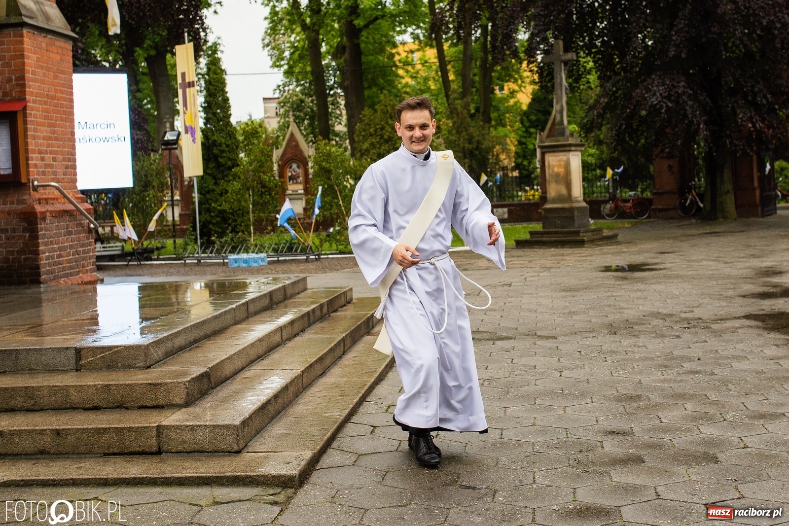 Zdjęcie w galerii na portalu naszraciborz.pl: Racibórz ma nowego kapłana. Święcenia ks. Marcina Jaśkowskiego na Ostrogu [FOTO] wiadomości z regionu